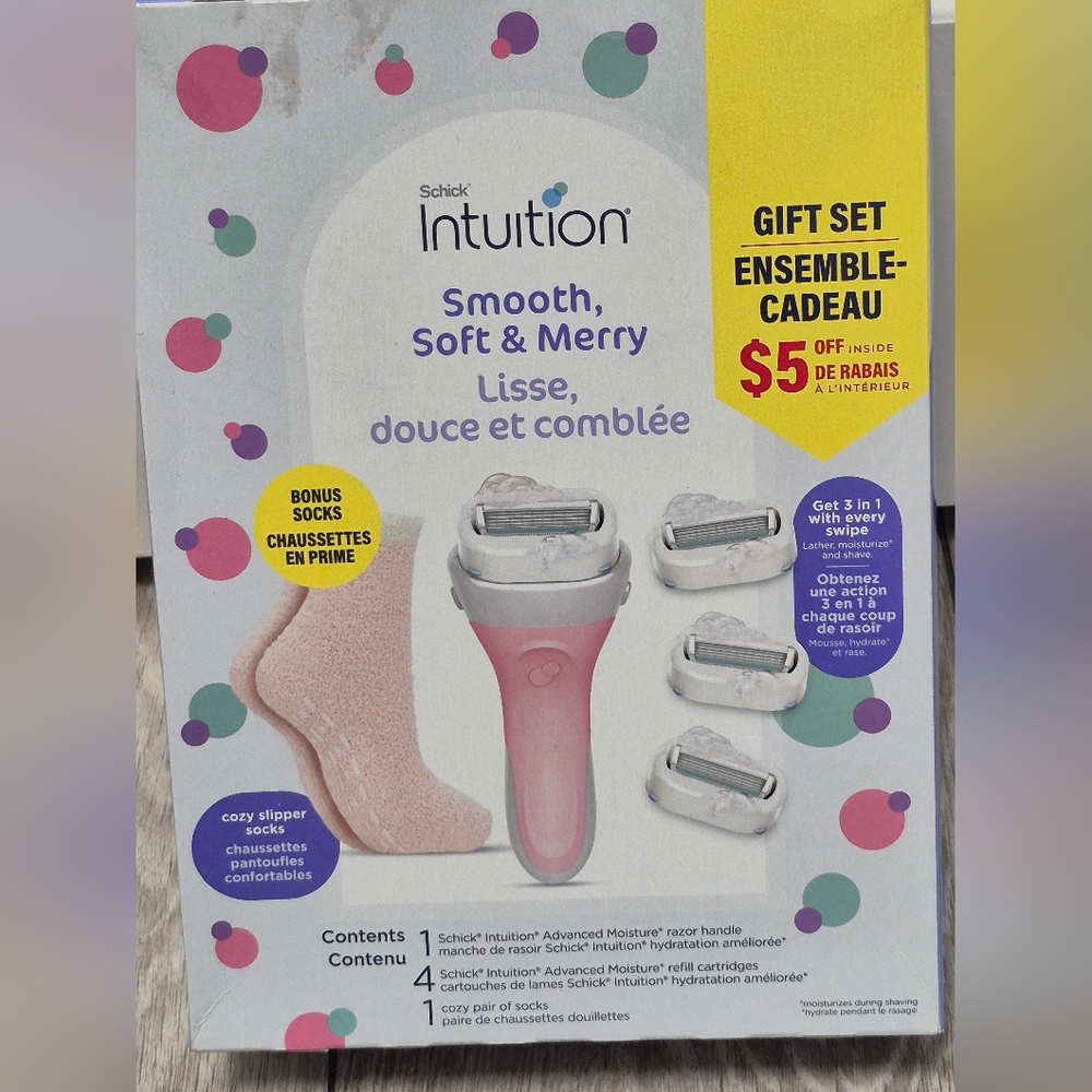 Schick Intuition Smooth & Merry Shaving Gift Set For Women. Razor Handle, Cartri